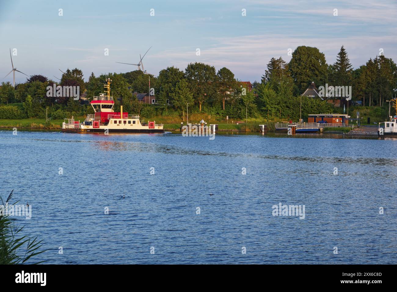 Le ferry du canal de Pillau au au terminal de ferry Sehestedt sur le canal de Kiel. Sehestedt, Schleswig-Holstein, Allemagne, Europe Banque D'Images