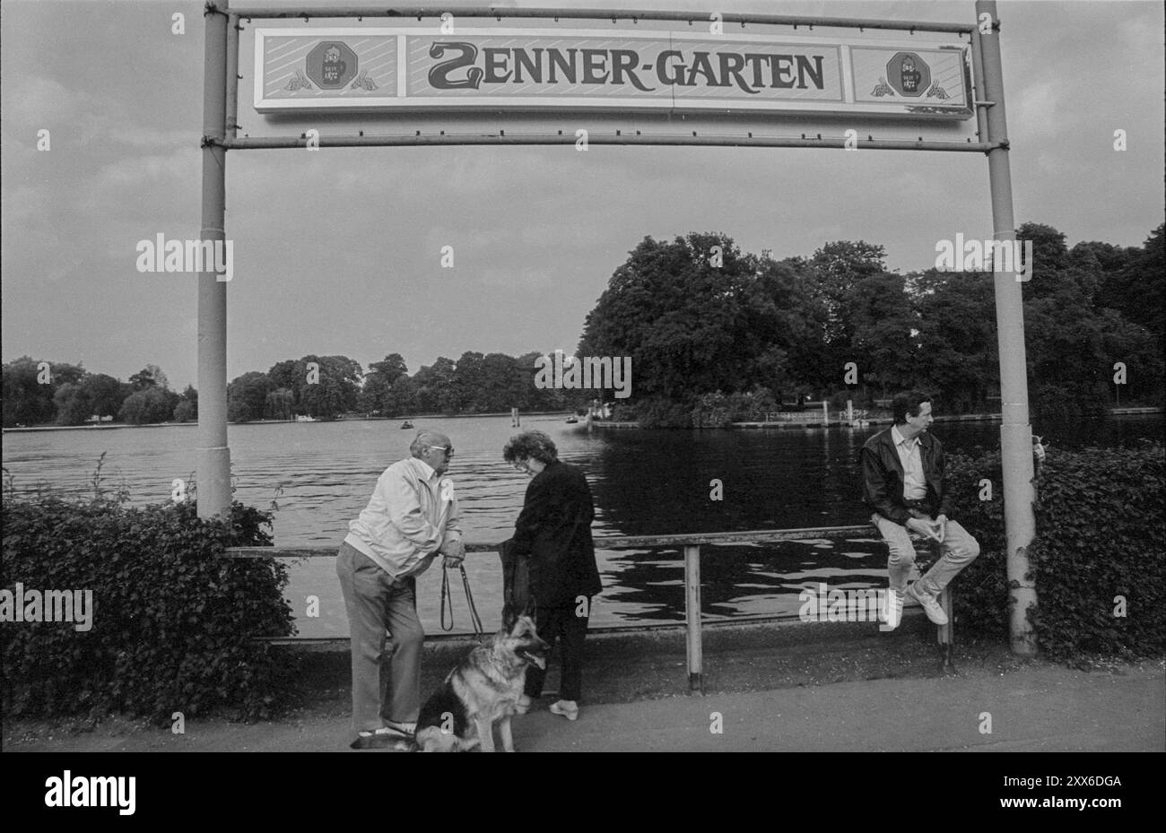 Allemagne, Berlin, 27 juin 1991, débarcadère, Zenner-Garten dans Treptower Park, Europe Banque D'Images