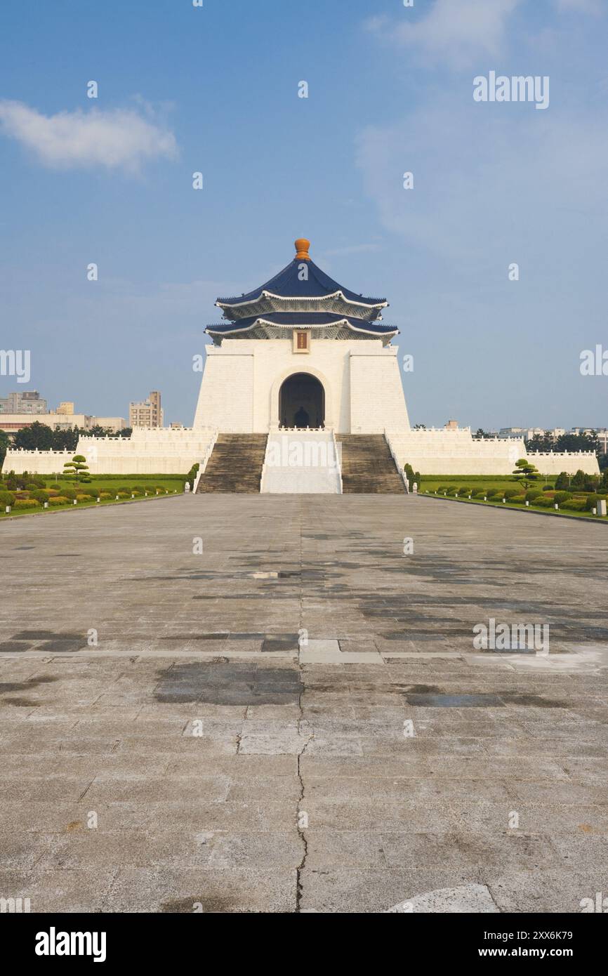 Une vue large et lointaine du Chiang Kai Shek Memorial Hall dans le centre-ville de Taipei Banque D'Images