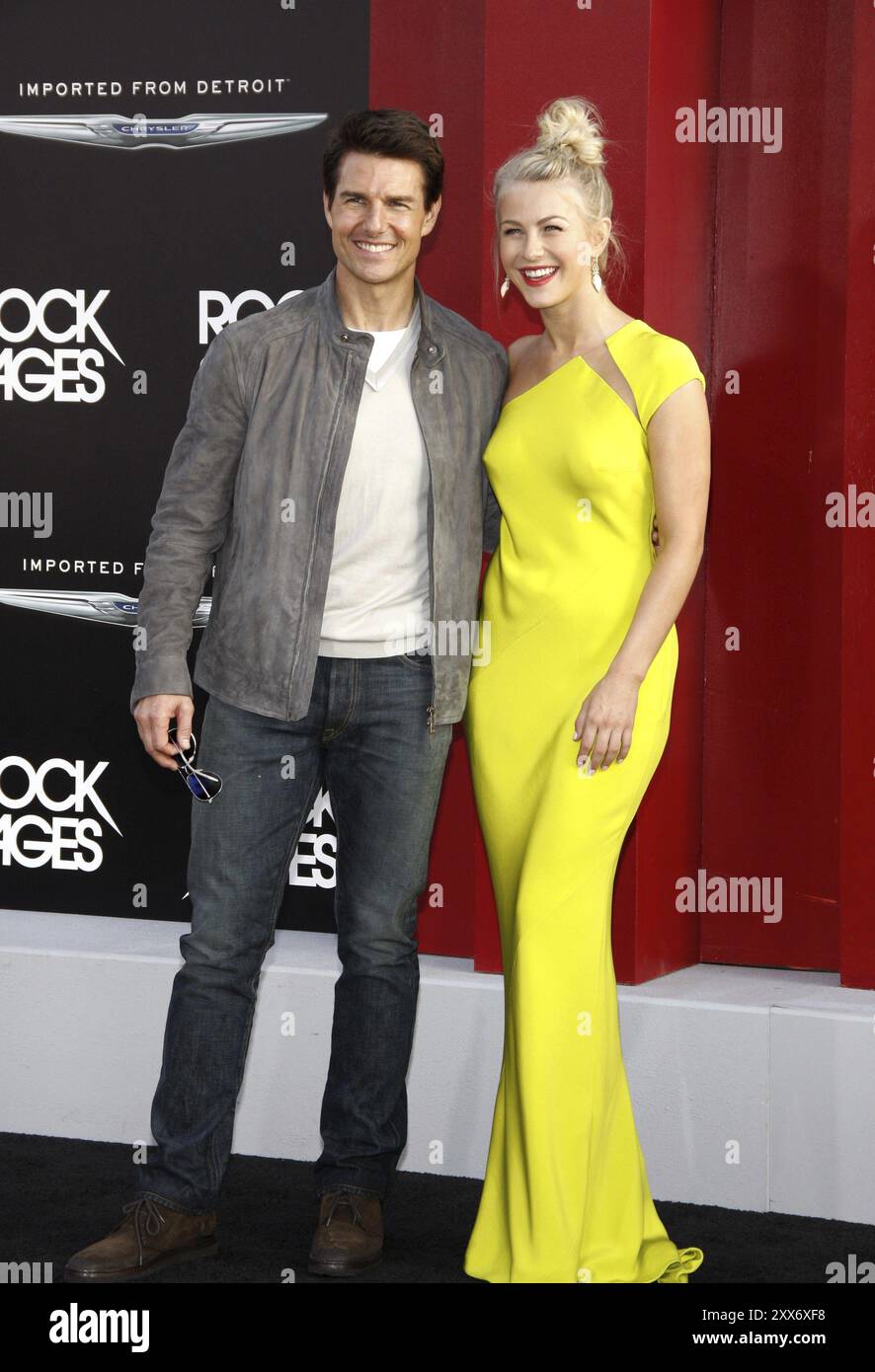HOLLYWOOD, CA, 8 JUIN 2012 : Tom Cruise et Julianne Hough à la première de Los Angeles de 'Rock of Ages' au Grauman's Chinese Theatre à Hol Banque D'Images