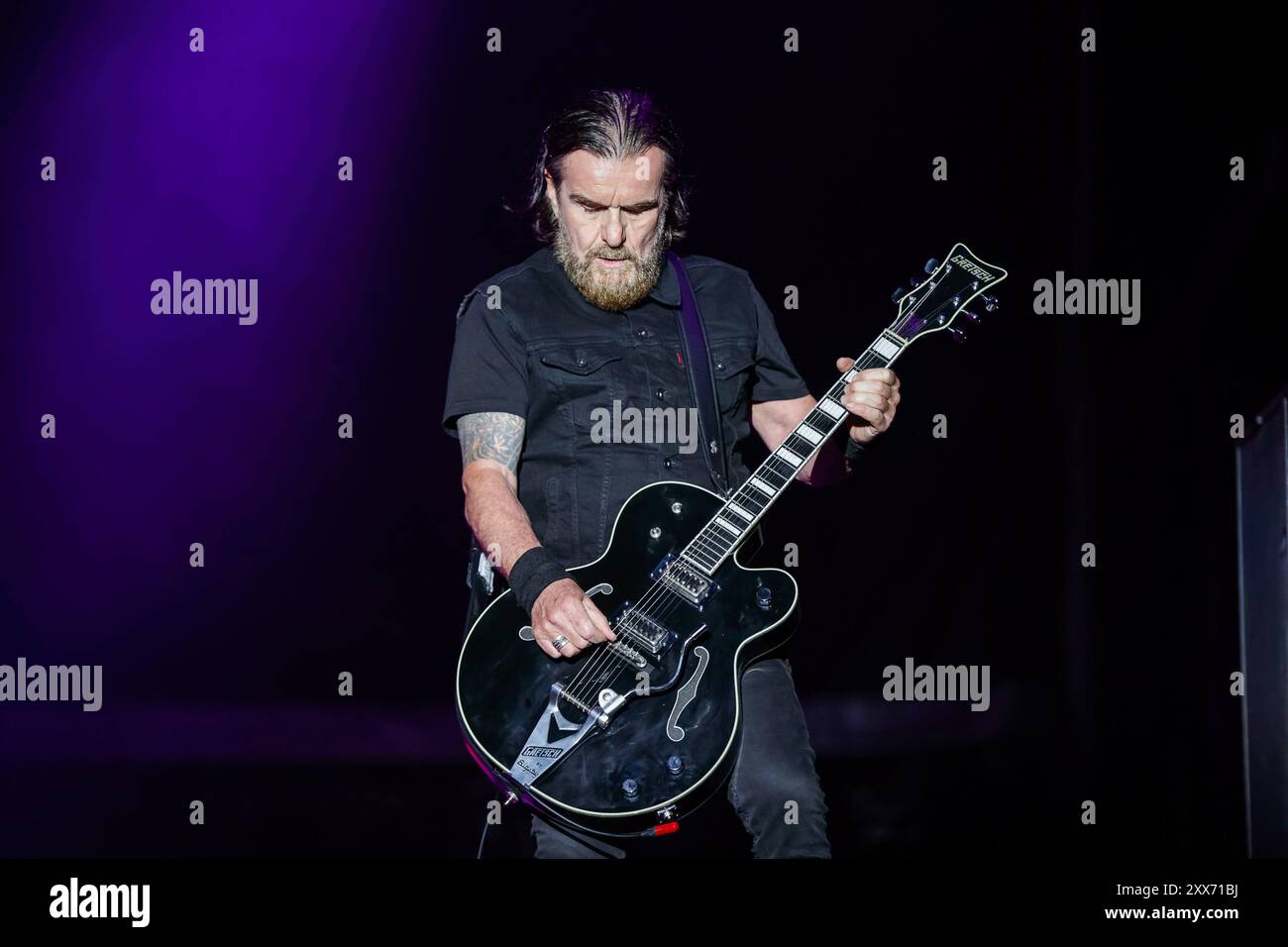 Porto, Portugal. 23 août 2024. Billy Duffy, guitariste principal du groupe de rock anglais The Cult, est vu en train de jouer le 2ème jour du festival de musique Vilar de Mouros qui se tient du 21 au 24 août 2024 dans le nord du Portugal. (Photo de Diogo Baptista/SOPA images/SIPA USA) crédit : SIPA USA/Alamy Live News Banque D'Images