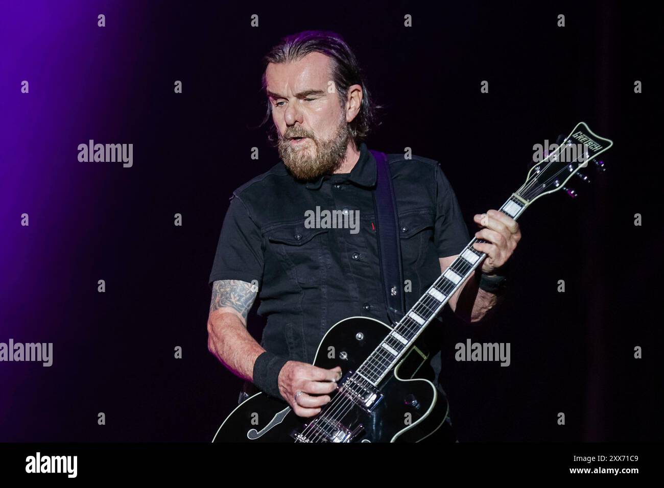 Porto, Portugal. 23 août 2024. Billy Duffy, guitariste principal du groupe de rock anglais The Cult, est vu en train de jouer le 2ème jour du festival de musique Vilar de Mouros qui se tient du 21 au 24 août 2024 dans le nord du Portugal. (Photo de Diogo Baptista/SOPA images/SIPA USA) crédit : SIPA USA/Alamy Live News Banque D'Images