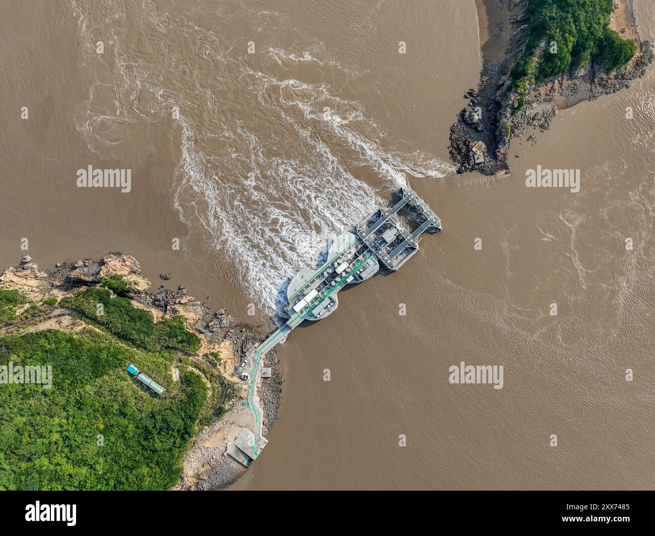 ZHOUSHAN, CHINE - 23 AOÛT 2024 - LHD1600 Endeavour, le plus grand générateur de courant de marée de mégawatts au monde, est en service dans les eaux Banque D'Images