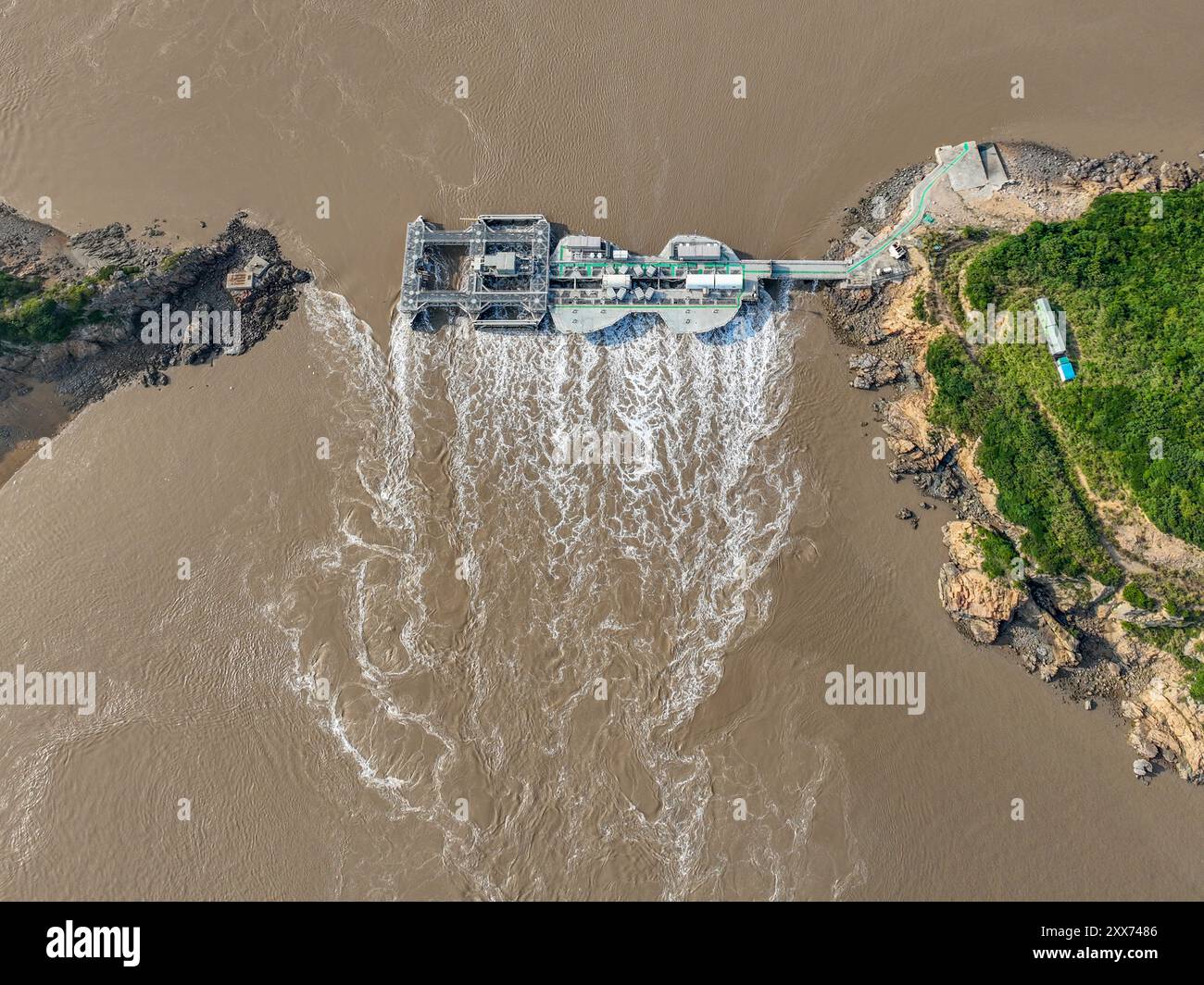 ZHOUSHAN, CHINE - 23 AOÛT 2024 - LHD1600 Endeavour, le plus grand générateur de courant de marée de mégawatts au monde, est en service dans les eaux Banque D'Images