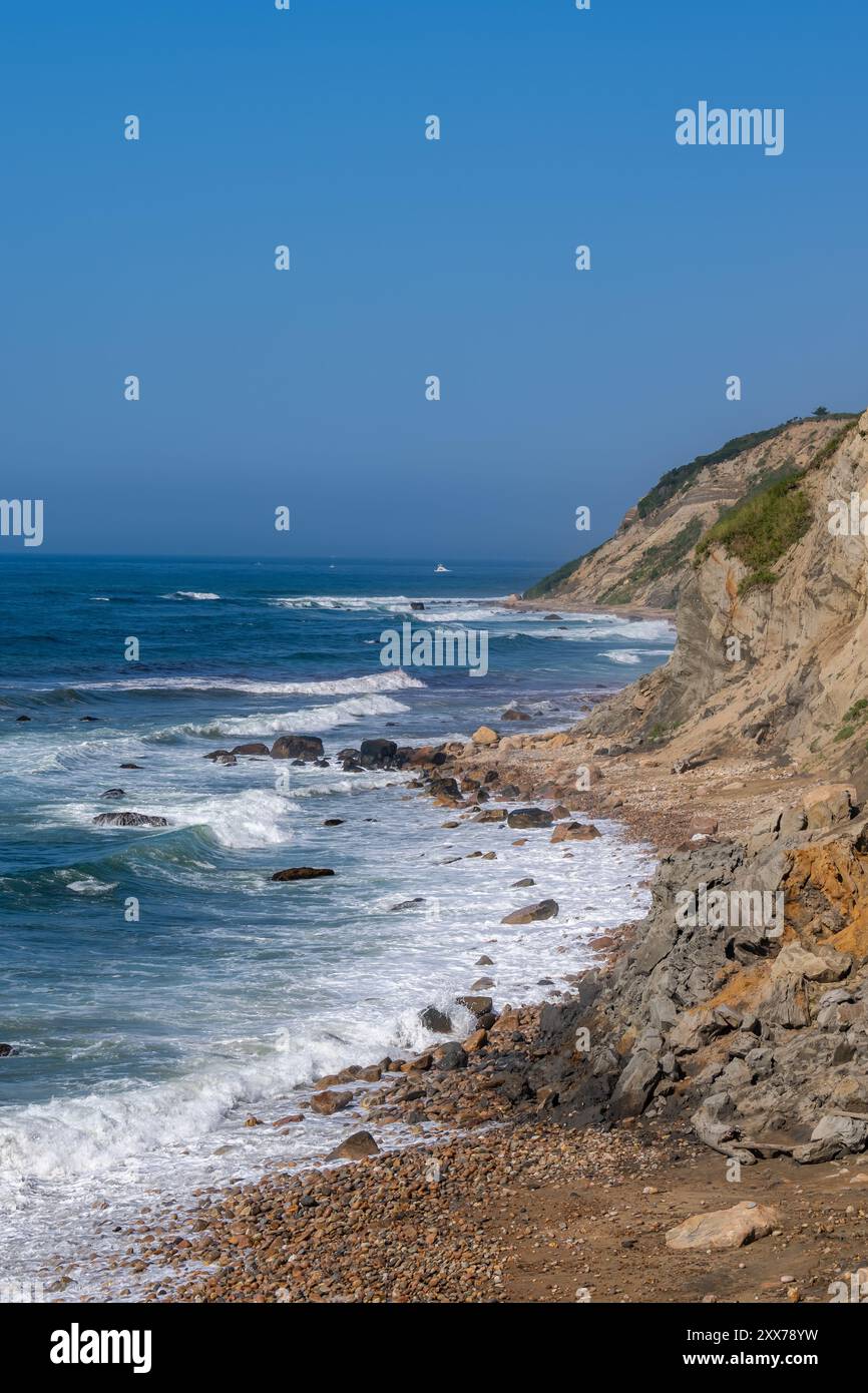 Photo verticale de la plage à Mohegan Bluffs, Block Island, Rhode Island, États-Unis. Août 2024. Banque D'Images