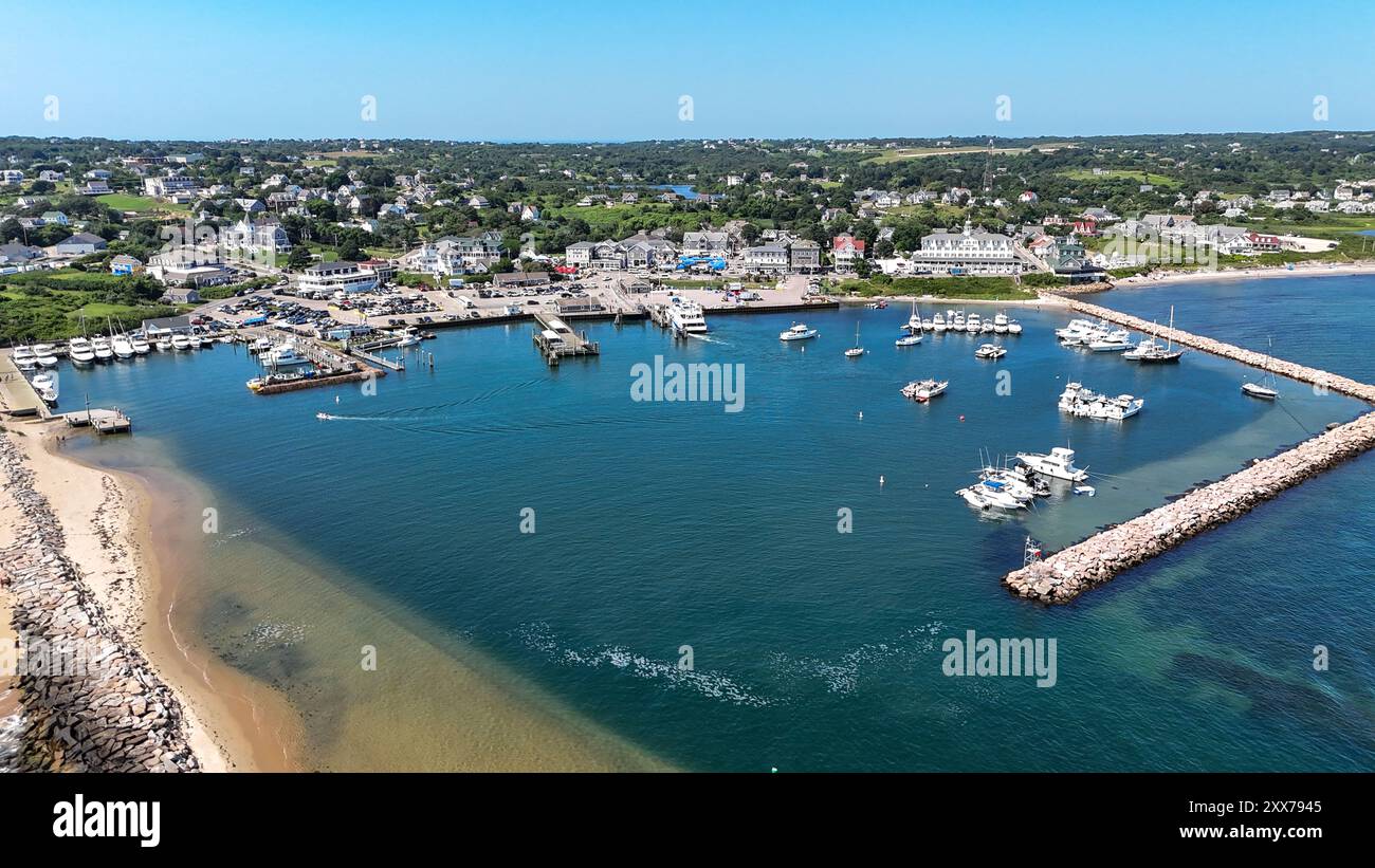 Image aérienne de Old Harbor, Block Island, New Shoreham, RI par un après-midi d'été ensoleillé. Banque D'Images