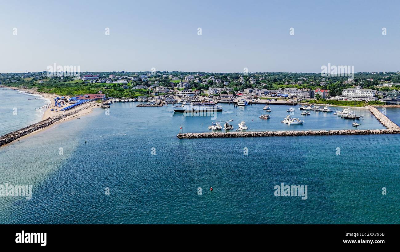 Image aérienne de Old Harbor, Block Island, New Shoreham, RI par un après-midi d'été ensoleillé. Banque D'Images