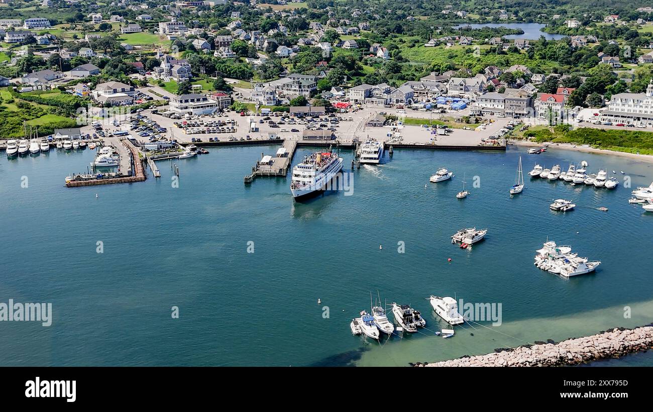 Image aérienne de Old Harbor, Block Island, New Shoreham, RI par un après-midi d'été ensoleillé. Banque D'Images