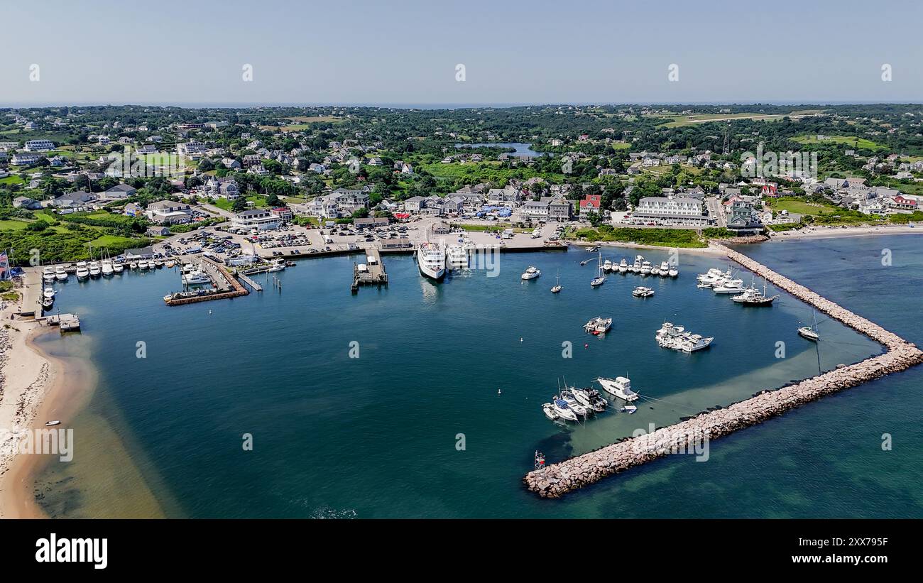Image aérienne de Old Harbor, Block Island, New Shoreham, RI par un après-midi d'été ensoleillé. Banque D'Images