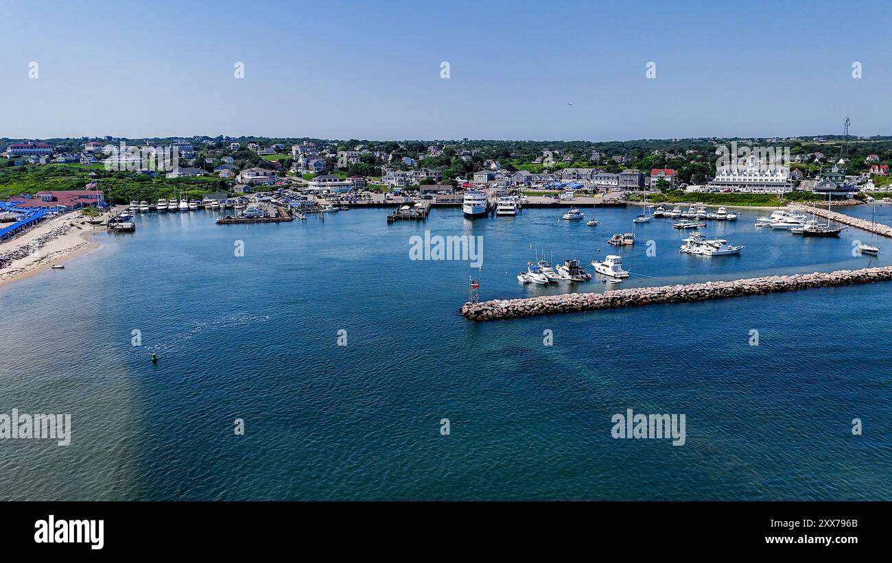 Image aérienne de Old Harbor, Block Island, New Shoreham, RI par un après-midi d'été ensoleillé. Banque D'Images