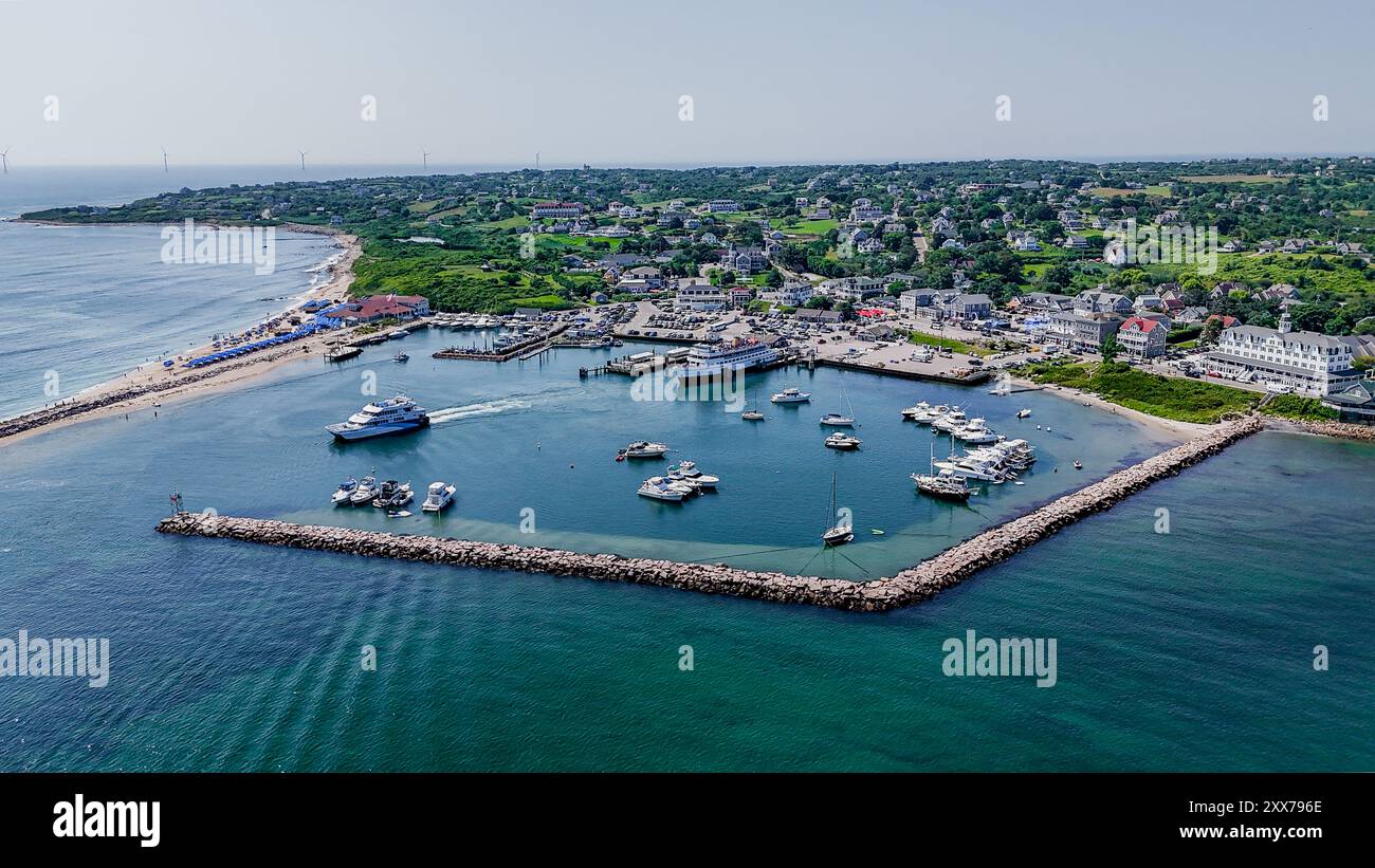 Image aérienne de Old Harbor, Block Island, New Shoreham, RI par un après-midi d'été ensoleillé. Banque D'Images