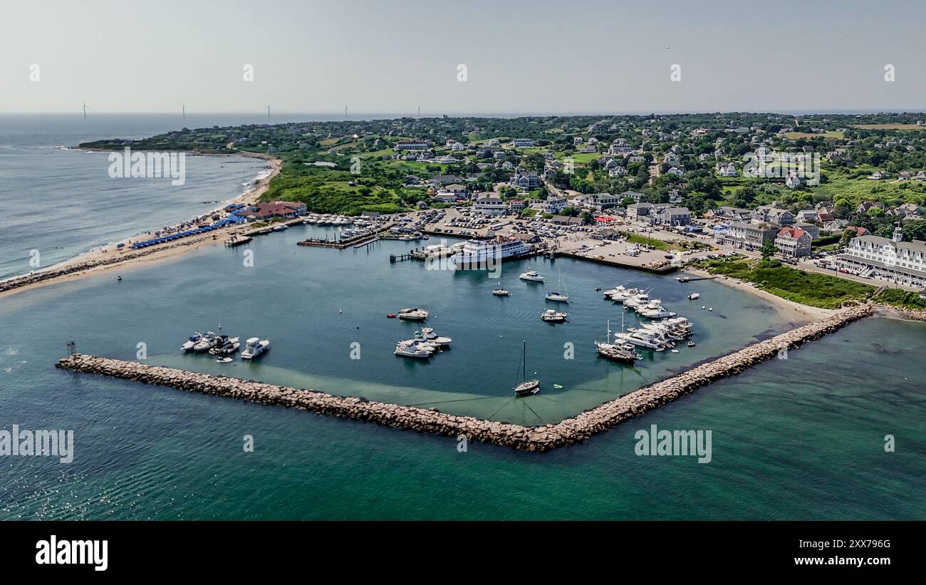 Image aérienne de Old Harbor, Block Island, New Shoreham, RI par un après-midi d'été ensoleillé. Banque D'Images