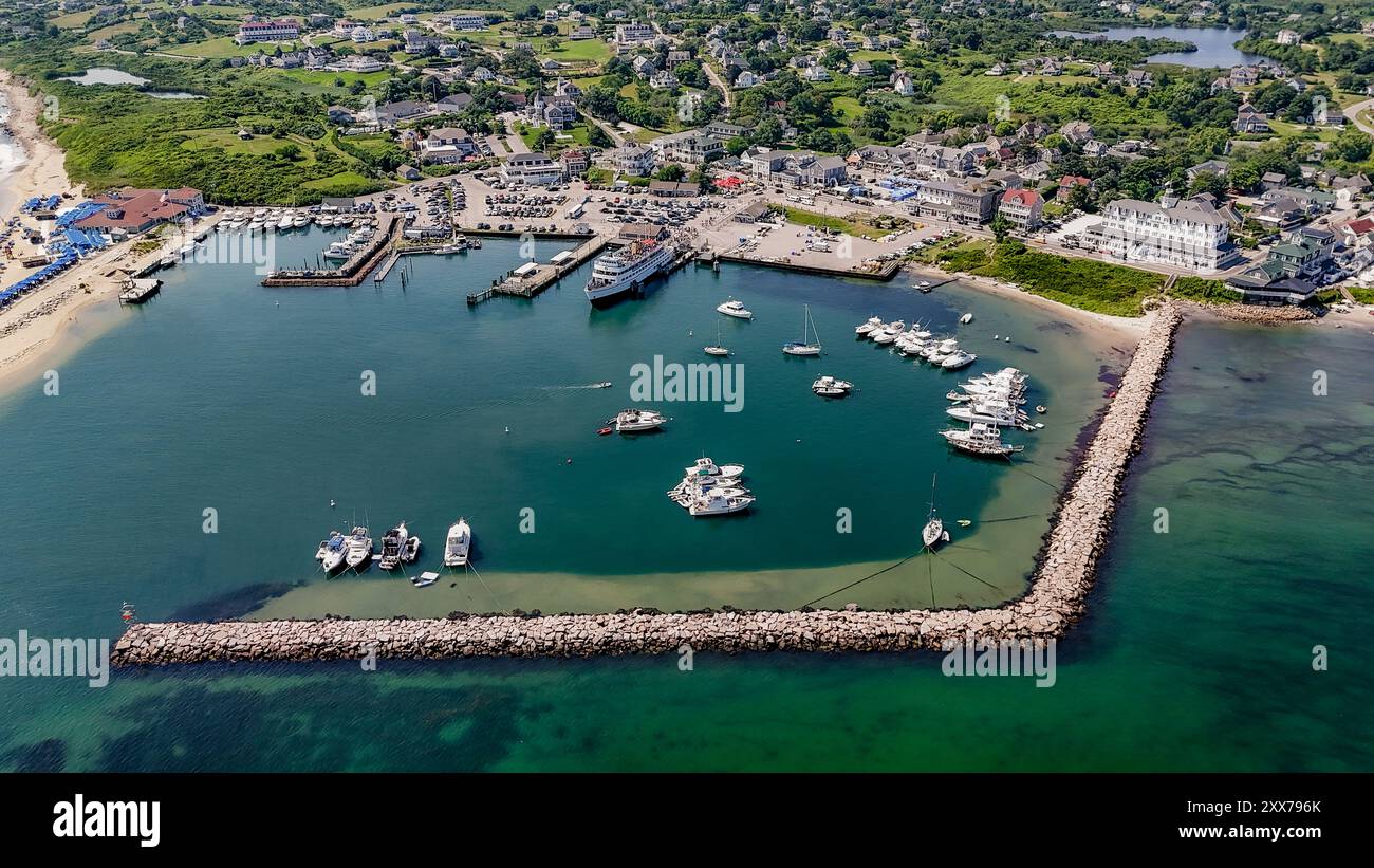 Image aérienne de Old Harbor, Block Island, New Shoreham, RI par un après-midi d'été ensoleillé. Banque D'Images