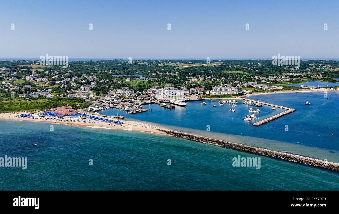 Image aérienne de Old Harbor, Block Island, New Shoreham, RI par un après-midi d'été ensoleillé. Banque D'Images