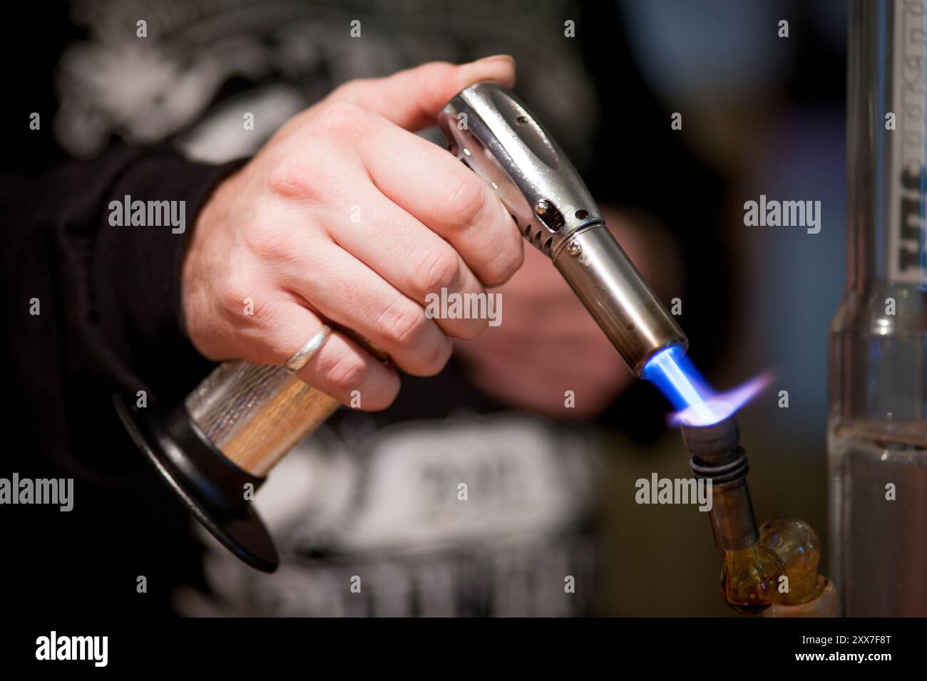 OMSTRIDT. DET meste av hamp-planten «cannabis Sativa» kan brukes som rusmiddel, enten ved røyking, spising eller foramping av destillater.. Le célèbre cannabis Cafe de Portland propose toutes les saveurs de marihuana à ses membres. Banque D'Images OMSTRIDT. DET meste av hamp-planten «cannabis Sativa» kan brukes som rusmiddel, enten ved røyking, spising eller foramping av destillater.. Le célèbre cannabis Cafe de Portland propose toutes les saveurs de marihuana à ses membres. Banque D'Images