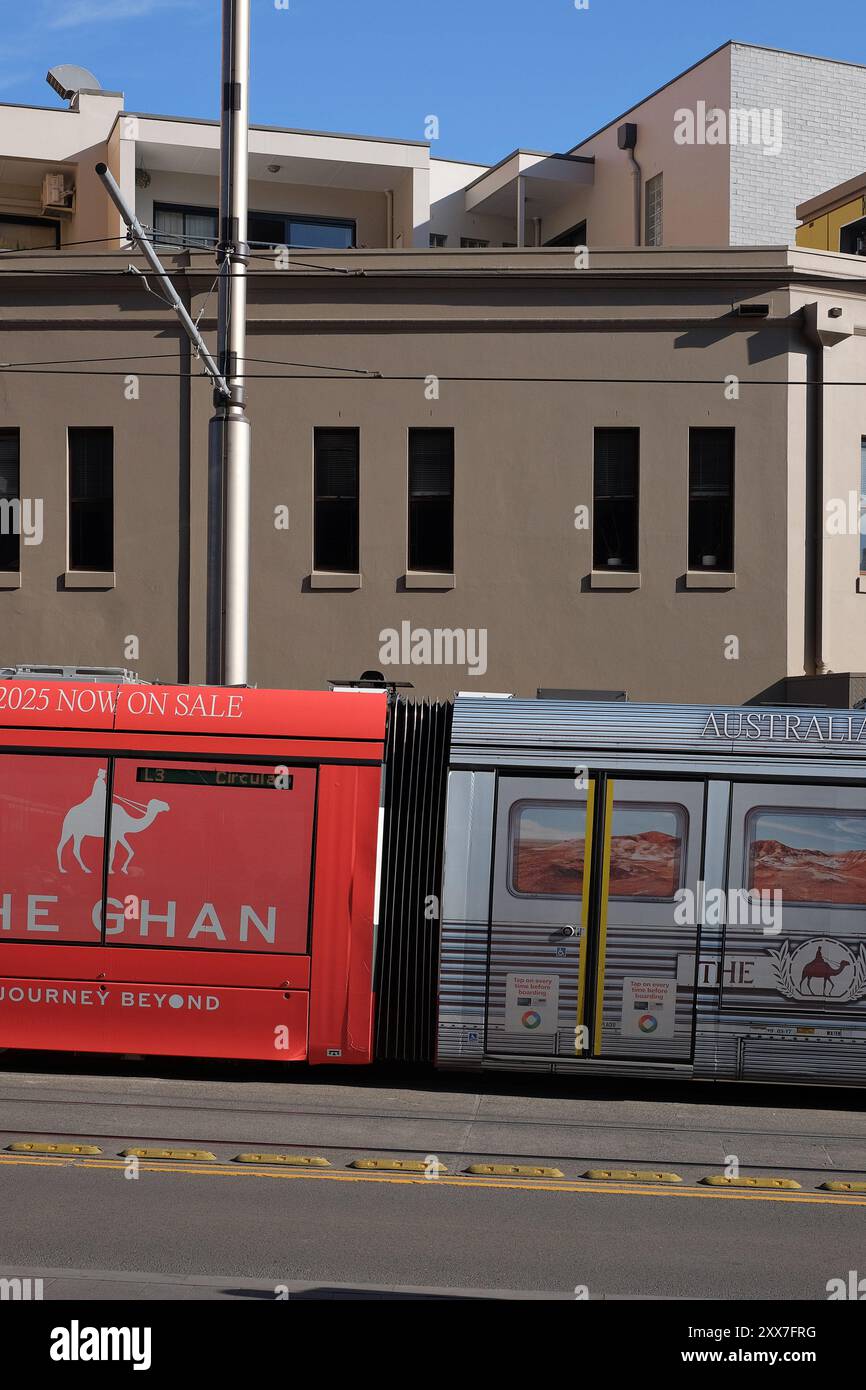 Le Light Rail a été complètement refait avec de la publicité pour le train Ghan, detail, tourné sur Devonshire Street à Surry Hills, Sydney Banque D'Images