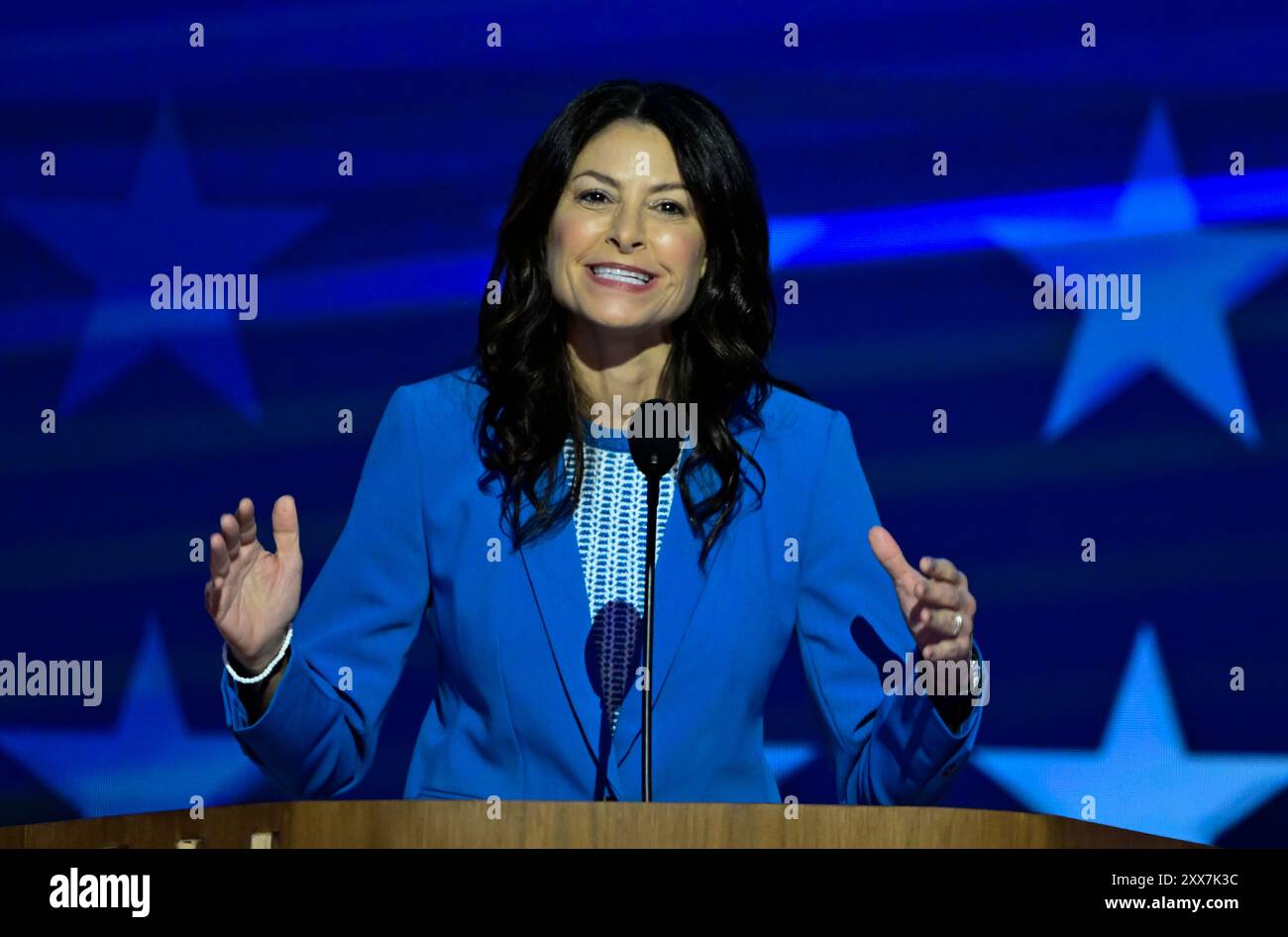 Chicago, États-Unis d'Amérique. 21 août 2024. Le procureur général Dana Nessel (démocrate du Michigan) fait des remarques à la Convention nationale démocrate 2024 au United Center à Chicago, Illinois, USA, le mercredi 21 août, 2024. le thème de la troisième nuit est " Une lutte pour nos libertés " crédit : Ron Sachs/CNP/Sipa USA pour NY Post (RESTRICTION : NO Daily mail. AUCUN journal de New York ou du New Jersey ni aucun journal dans un rayon de 75 milles autour de New York.) Crédit : Sipa USA/Alamy Live News Banque D'Images