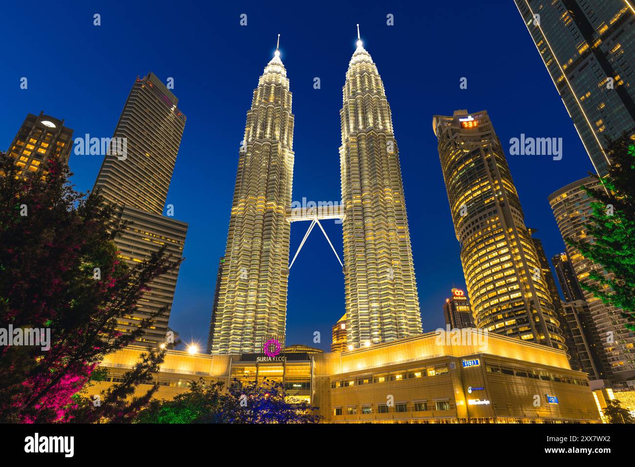 11 janvier 2023 : tours jumelles petronas, les plus hauts bâtiments de Kuala Lumpur, malaisie et les plus hautes tours jumelles du monde. début de la construction Banque D'Images