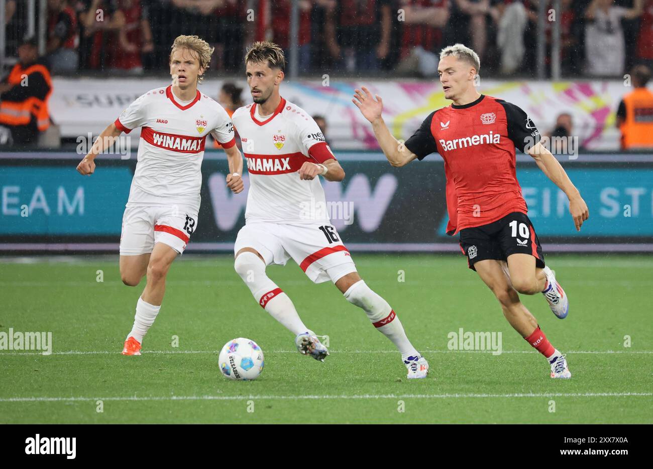 Frans Krätzig (Stuttgart), Atakan Karazor (Stuttgart), Florian Wirtz (Bayer), Leverkusen, Allemagne, 17mzz2024, Supercup, Bayer 04 Leverkusen - VfB Stut Banque D'Images