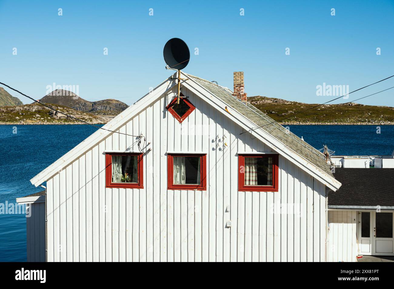 Vue sur le village de pêcheurs de Giesvaer et ses environs, île de Mageroya, Norvège Banque D'Images