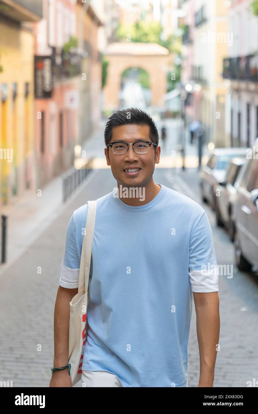 portrait d'un jeune homme asiatique Banque D'Images