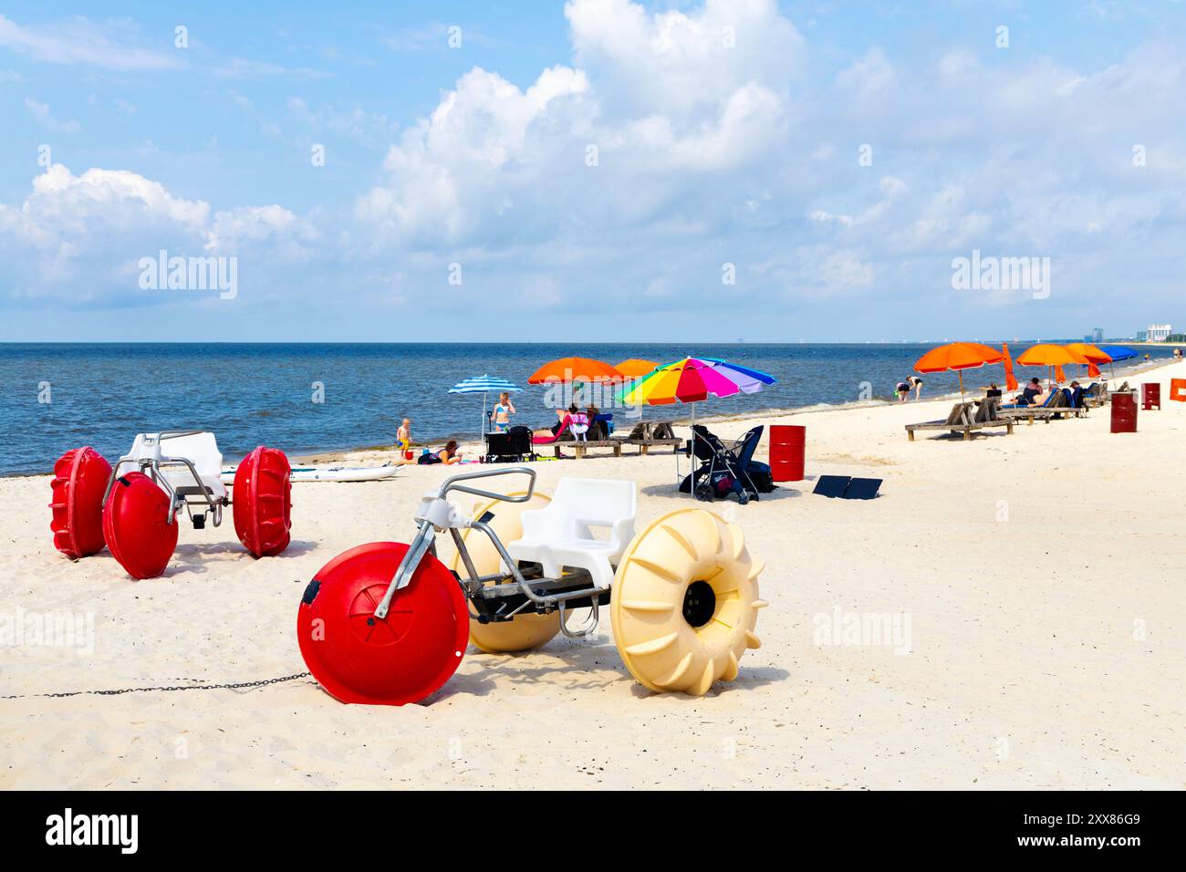 Aqua cycles sur la plage de Biloxi, Mississippi, États-Unis Banque D'Images