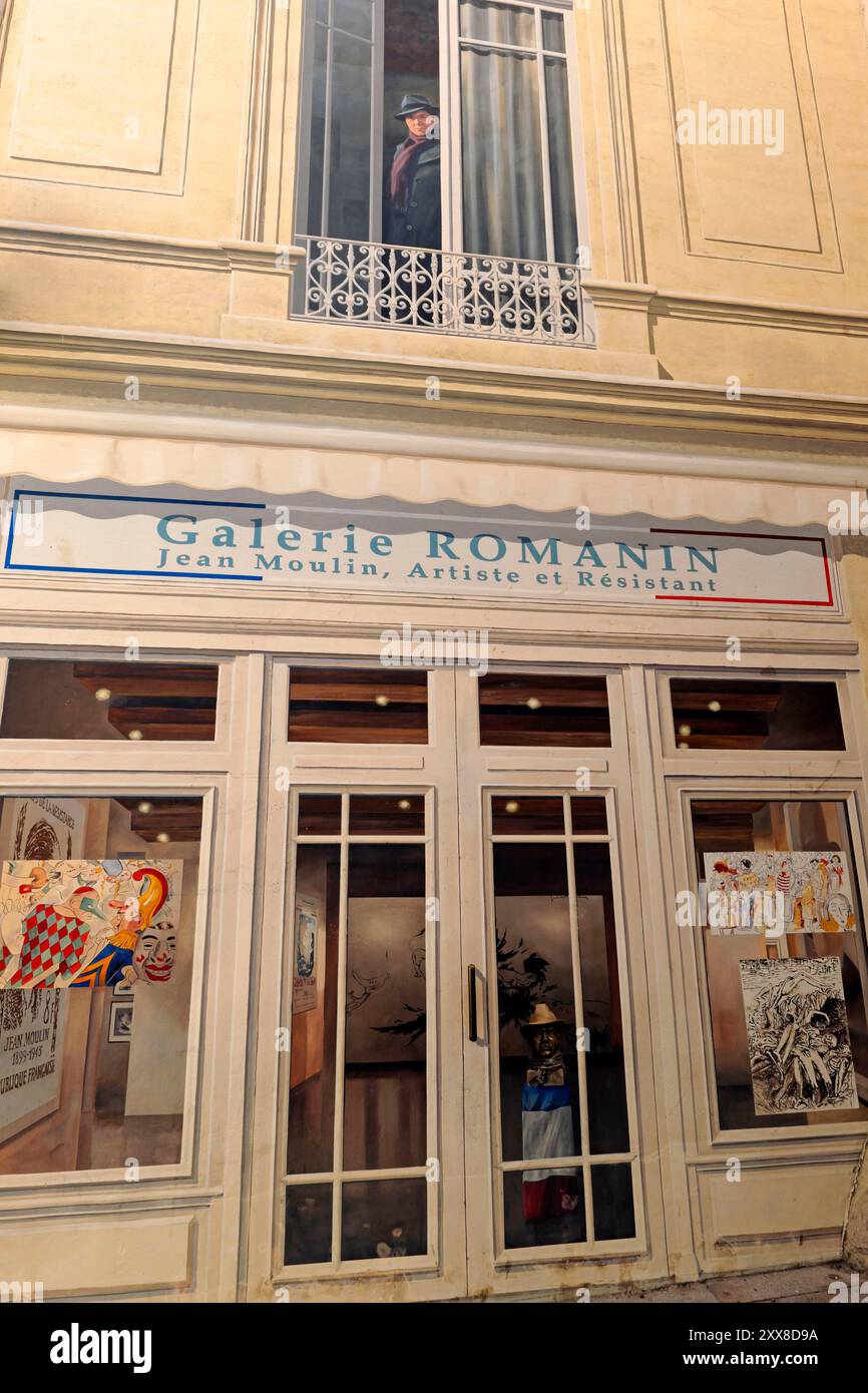 France, Hérault, Béziers, place Lavabre, la galerie Romanine de Jean Moulin Banque D'Images