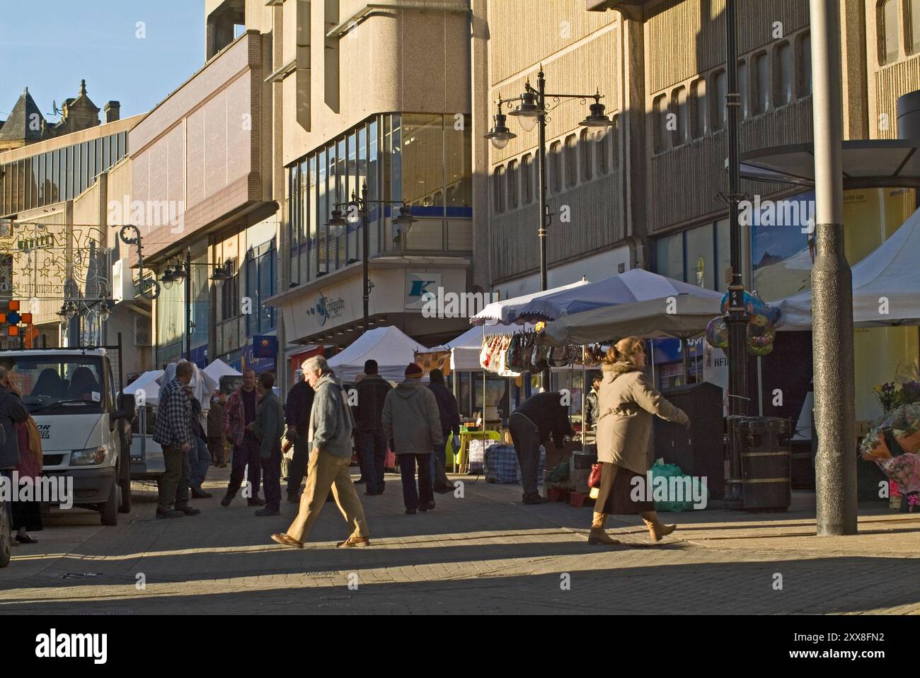 Ville de Bradford, quartier et centre commercial, occupé avec les acheteurs de Noël, Yorkshire de l'ouest, nord de l'Angleterre, Royaume-Uni Banque D'Images