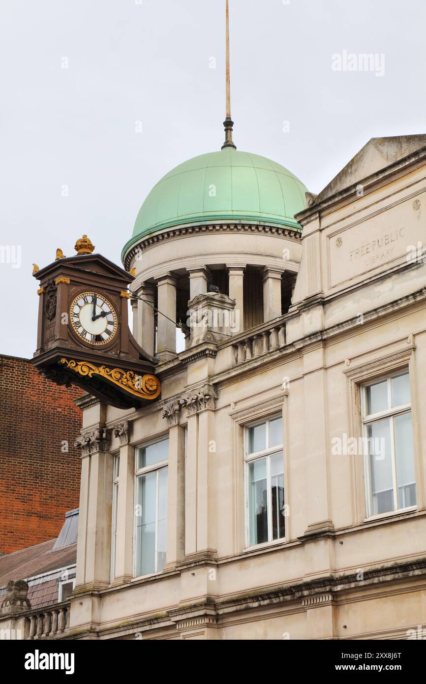 Streatham district dans le sud de Londres, Royaume-Uni. Streatham High Street dans le quartier londonien de Lambeth. Bibliothèque publique. Banque D'Images