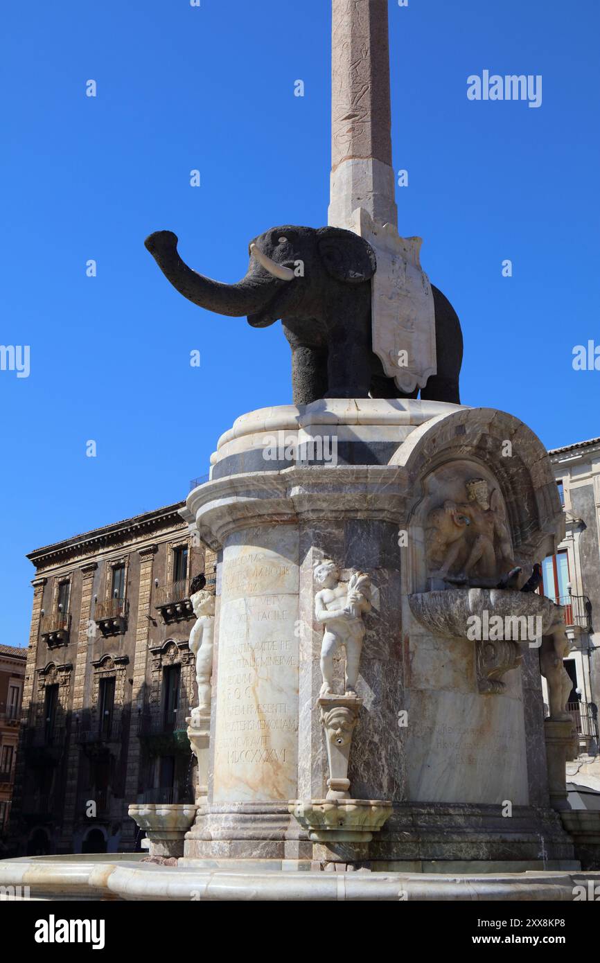 Éléphant de Catane, Sicile. Ancienne statue d'éléphant en pierre de lave, connue sous le nom de U Liotru. Il est le symbole de Catane, situé à Piazza del Duomo c Banque D'Images