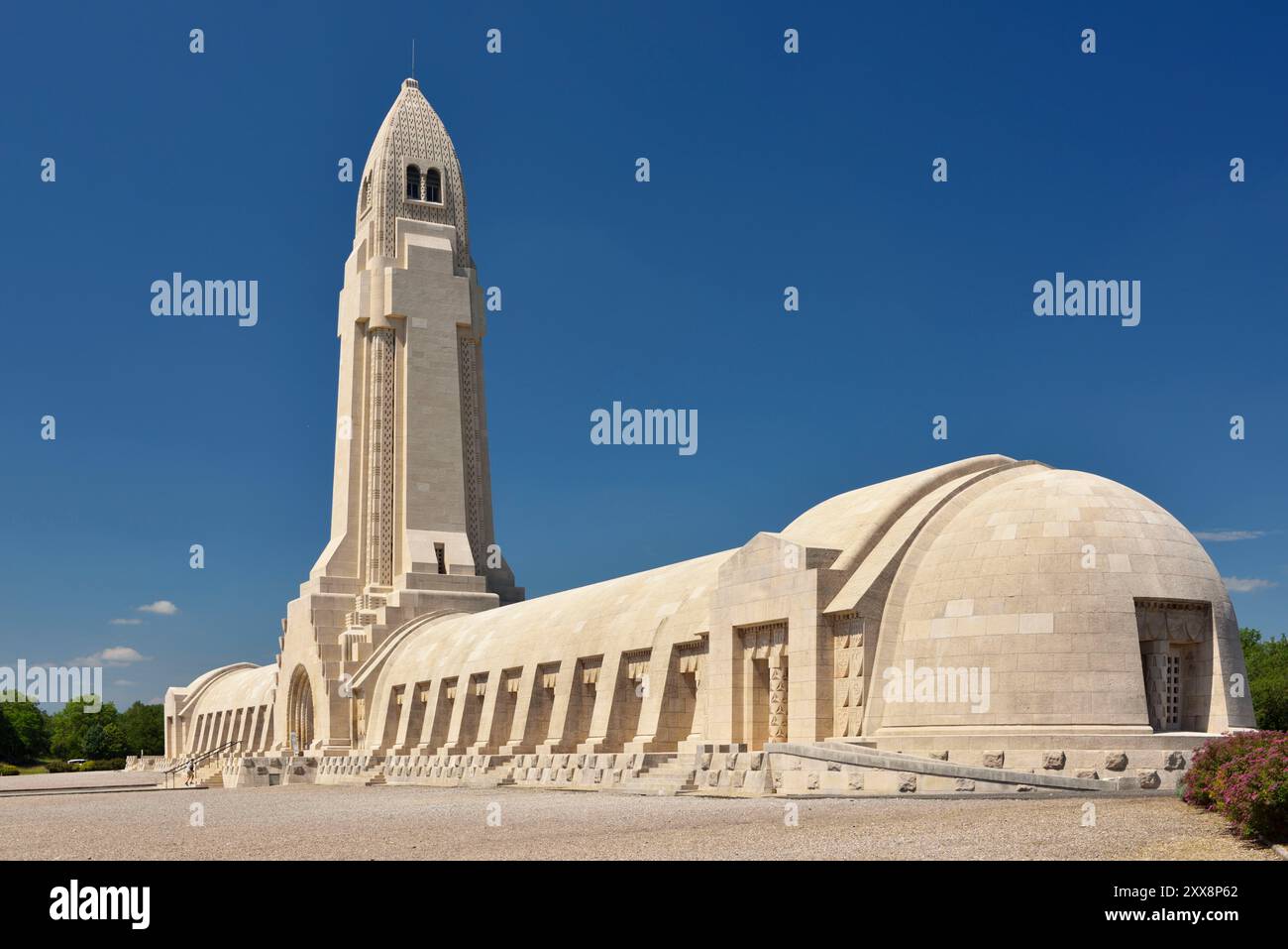 La France, de la Meuse, bataille de Verdun, Douaumont, l'ossuaire de Douaumont, tour surplombant la nécropole nationale Banque D'Images