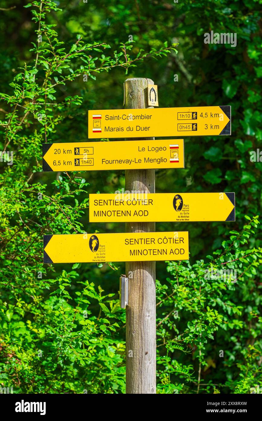 France, Morbihan, Golfe du Morbihan, Sarzeau, marquage du sentier de randonnée GR 34 ou chemin des douaniers Banque D'Images