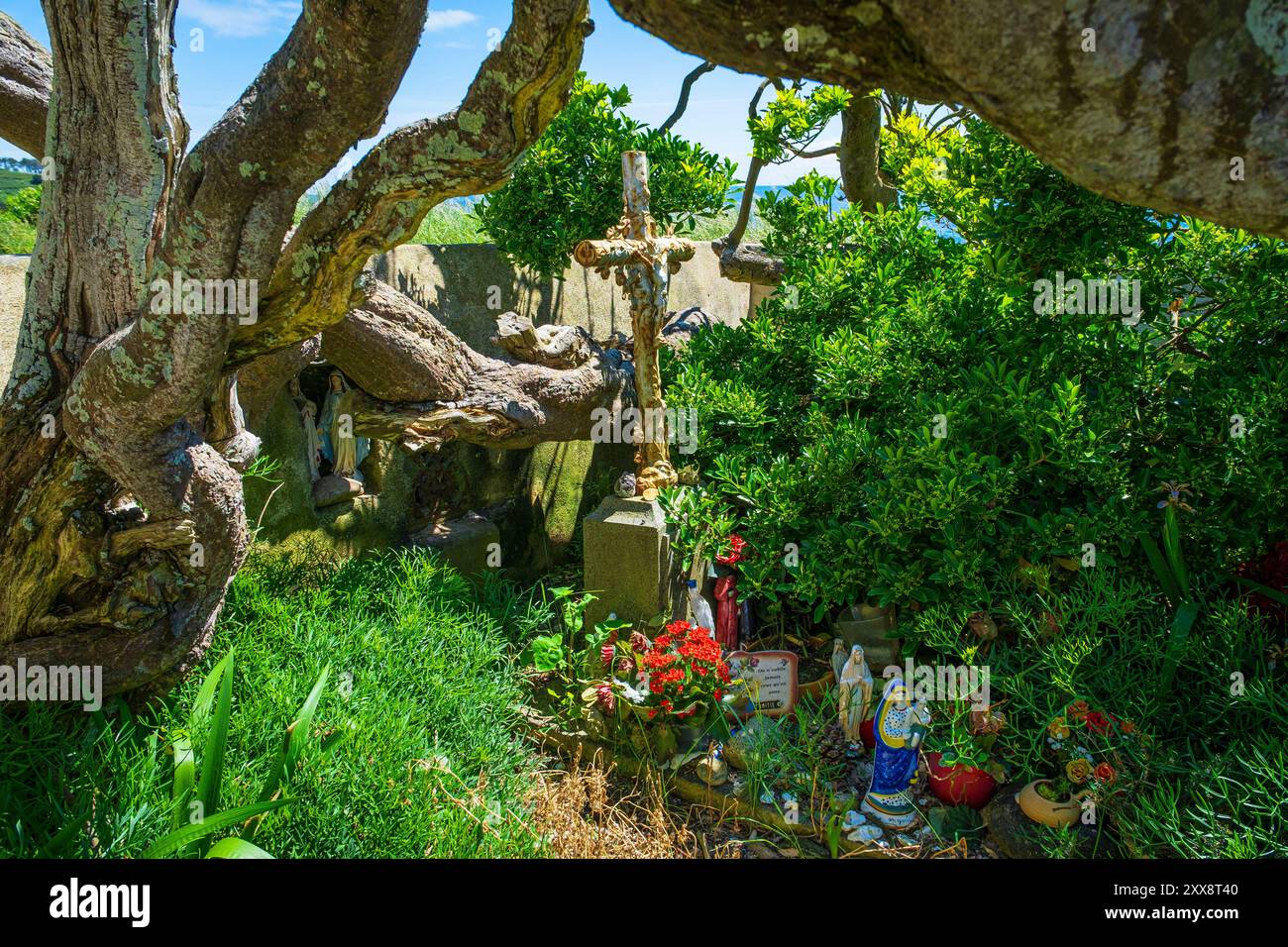 France, Morbihan, Golfe du Morbihan, Arzon, Port Navalo, tombe du petit mousse, tombe d’un jeune marin inconnu, sur le sentier de randonnée GR 34 ou chemin des douaniers Banque D'Images