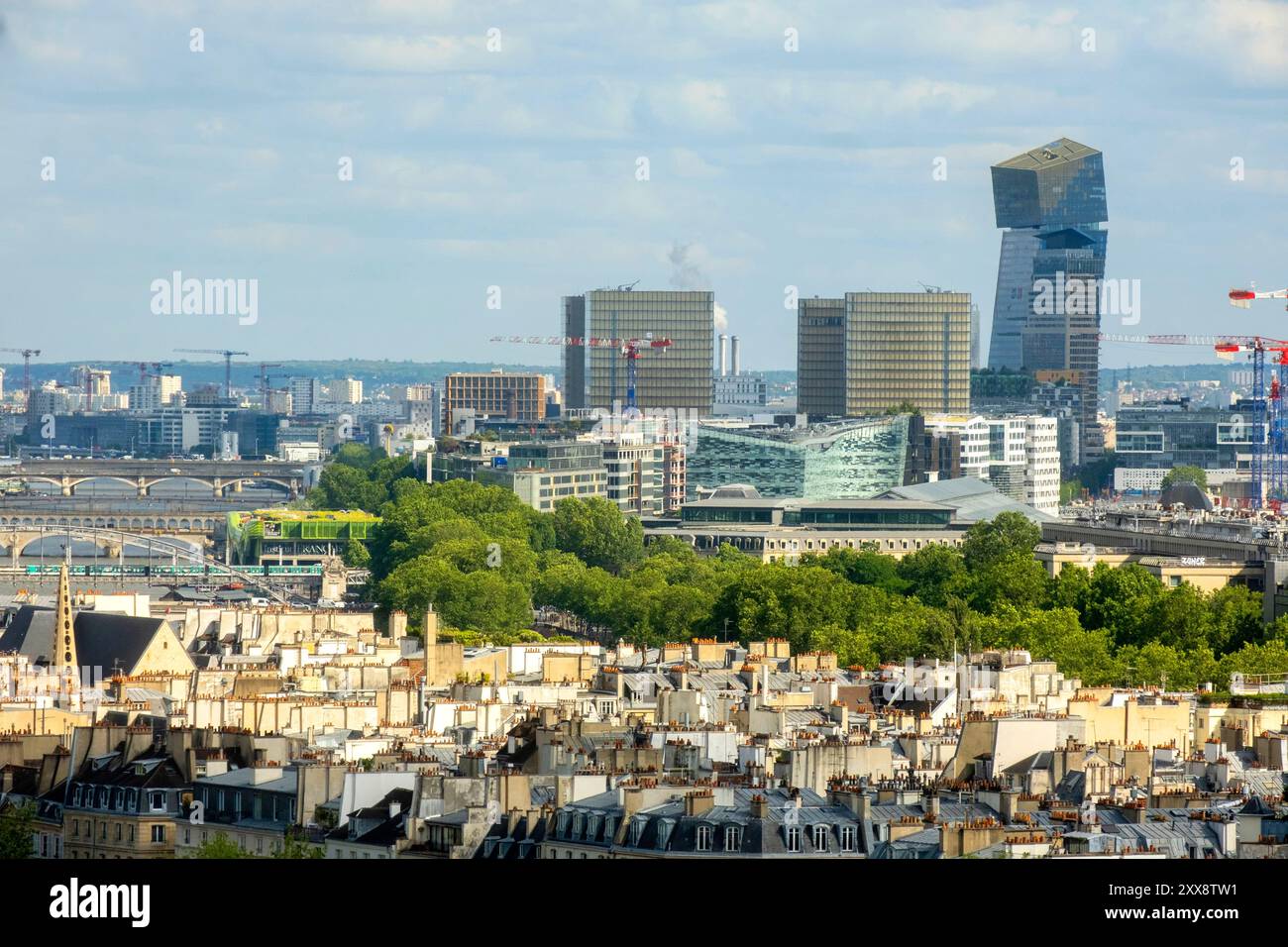 France, Paris, quartier Chatelet, quartier Masséna et Tour Duo de Jean nouvel depuis le haut de la Tour Saint Jacques Banque D'Images