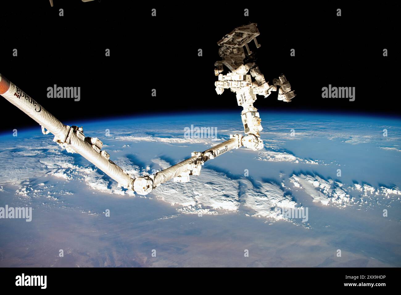Canadaarm dans la SSI - amélioration numérique d'une image de la NASA Banque D'Images