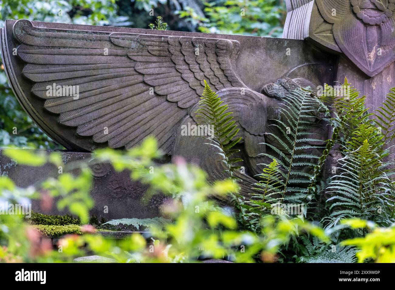 Un ange de pierre au cimetière historique d'Assistens à Copenhague, au Danemark Banque D'Images
