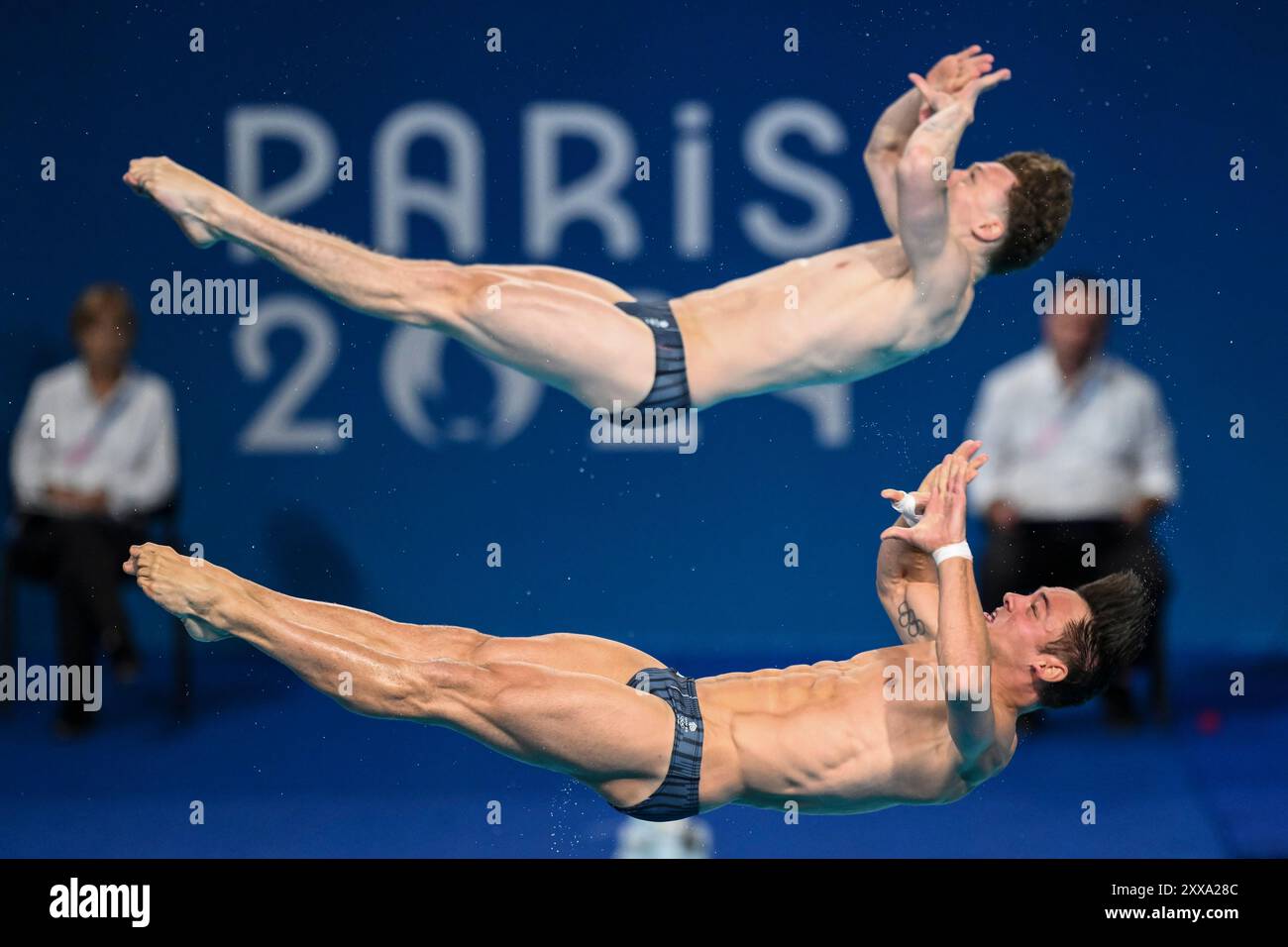 Thomas Daley et Noah Williams, de Grande-Bretagne, participent à la finale masculine du 10m Platform Synchro aux Jeux Olympiques de Paris 2024 au Centre aquatique de Paris (France), le 29 juillet 2024. Thomas Daley et Noah Williams se sont classés deuxièmes en remportant la médaille d’argent. Banque D'Images