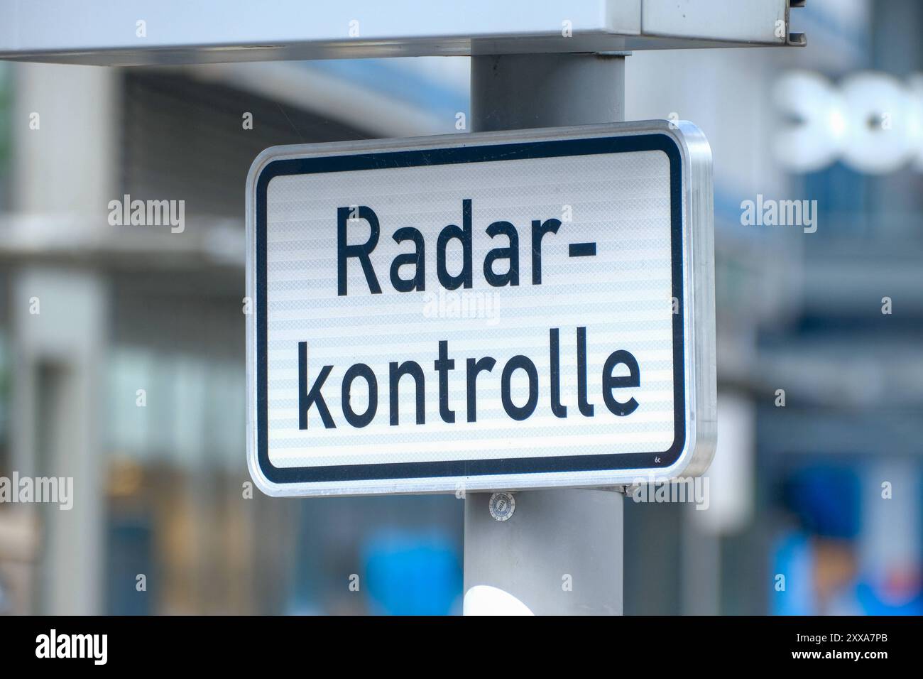 Düsseldorf 23.08.2024 radar-Kontrolle Radarkontrolle Köbogentunnel Kö-Bogen-tunnel Geschwindigkeitskontrolle Blitzer Tempolimit Verkehr Tempo 30 Innenstadt City OSD Ordnungsamt Autos Auto KFZ Bussgeld Knöllchen Unfallgefahr Geschwindigkeitsüberwachungsanlage Radaranlage Düsseldorf Nordrhein-Westfalen Deutschland *** Düsseldorf 23 08 2024 contrôle Köbogentunnel Kö radar contrôle radar 30 vitesse Düsseldorf du tunnel Bogen vitesse limite vitesse vitesse vitesse vitesse vitesse vitesse limite vitesse système de la ville système de voiture du nord Banque D'Images