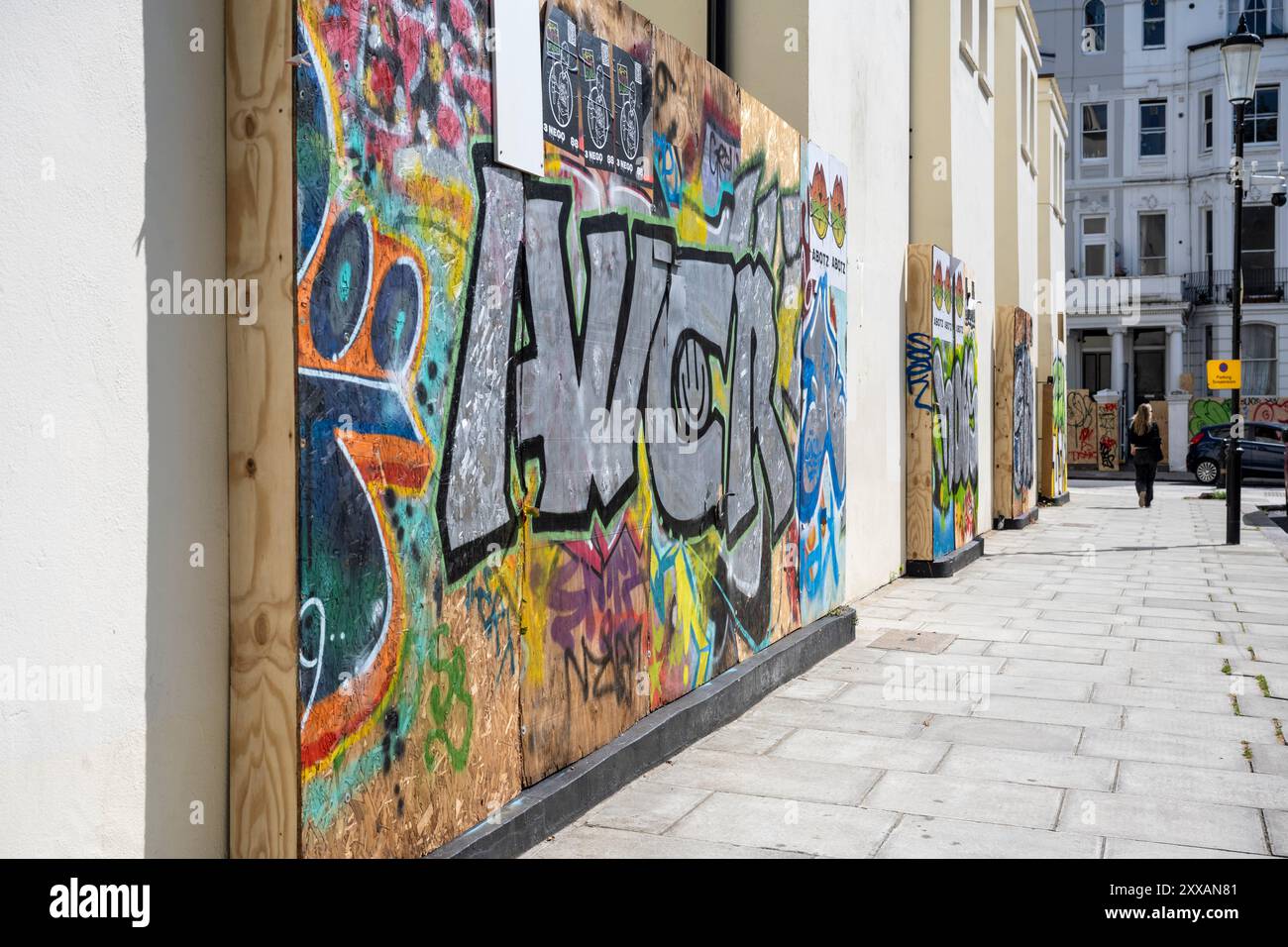 Londres, Royaume-Uni. 23 août 2024. Les propriétés sont embarquées avant le Carnaval de Notting Hill, le plus grand festival de rue d’Europe, qui célèbre la culture des Caraïbes, devrait accueillir plus d’un million de personnes chaque jour. Credit : Stephen Chung / Alamy Live News Banque D'Images