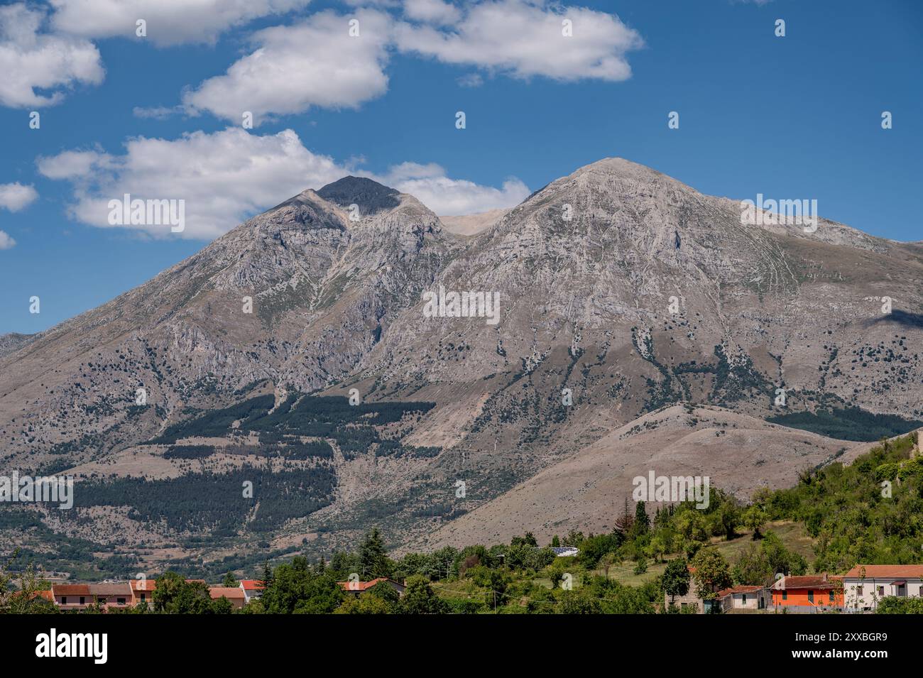 Monte Velino est le plus haut sommet du groupe montagneux Sirente-Velino et du massif du même nom, situé près de la frontière géographique du nord Banque D'Images