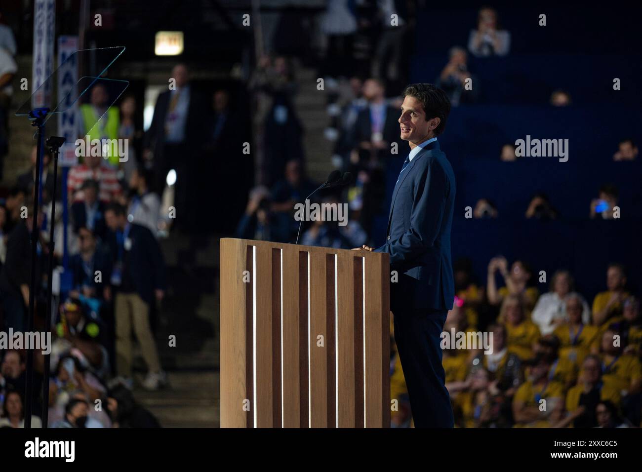 Jack Schlossberg, journaliste et petit-fils de John F. Kennedy prononce un discours à la Convention nationale démocrate 2024 à Chicago, Illinois, USA, au United Center le mardi 20 août 2024. Crédit : Annabelle Gordon/CNP Banque D'Images