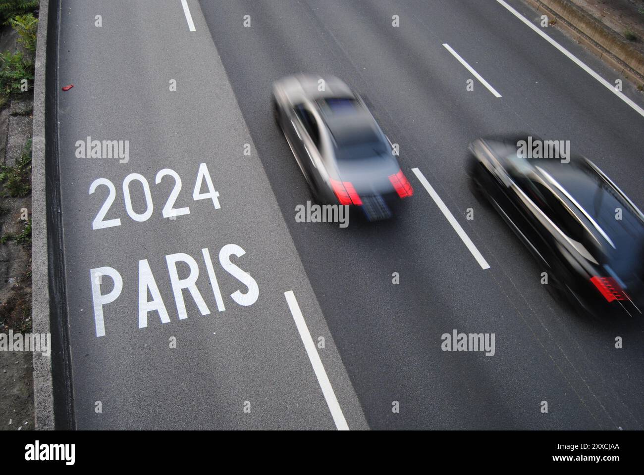 Paris, France - 22 août 2024 : Paris 2024 voie dédiée exclusivement aux véhicules autorisés pendant les Jeux Olympiques et Paralympiques. Banque D'Images