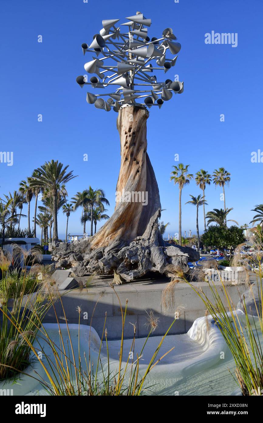 Art à racine d'arbre par Cesar Manrique à l'entrée du Lago Martianez, la piscine d'eau de mer exclusive sur l'océan Atlantique, Puerto de la Cru Banque D'Images