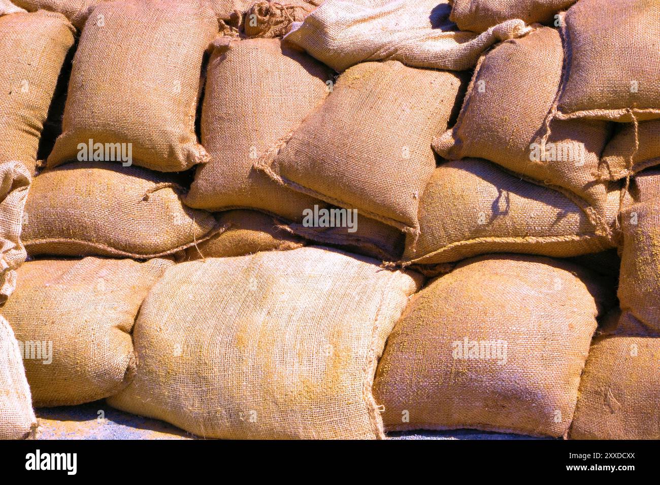 Sacs de sable pendant les inondations de 2013 sur l'Elbe à Magdebourg Banque D'Images