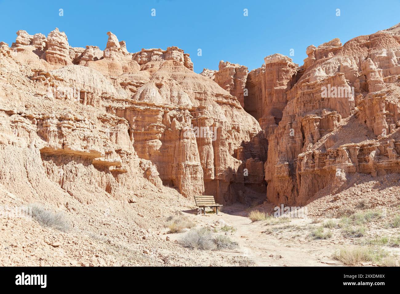 Cathedral gorge State Park est connu pour son canyon étroit et ses magnifiques paysages désertiques. Banque D'Images