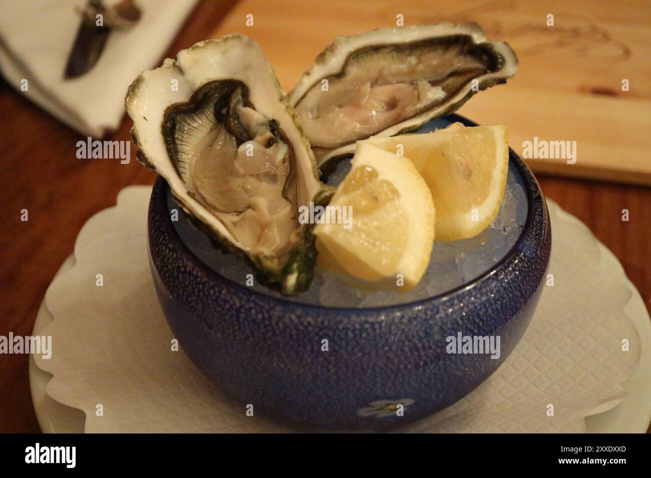 Cuisine italienne : huîtres crues à Venise, Italie Banque D'Images