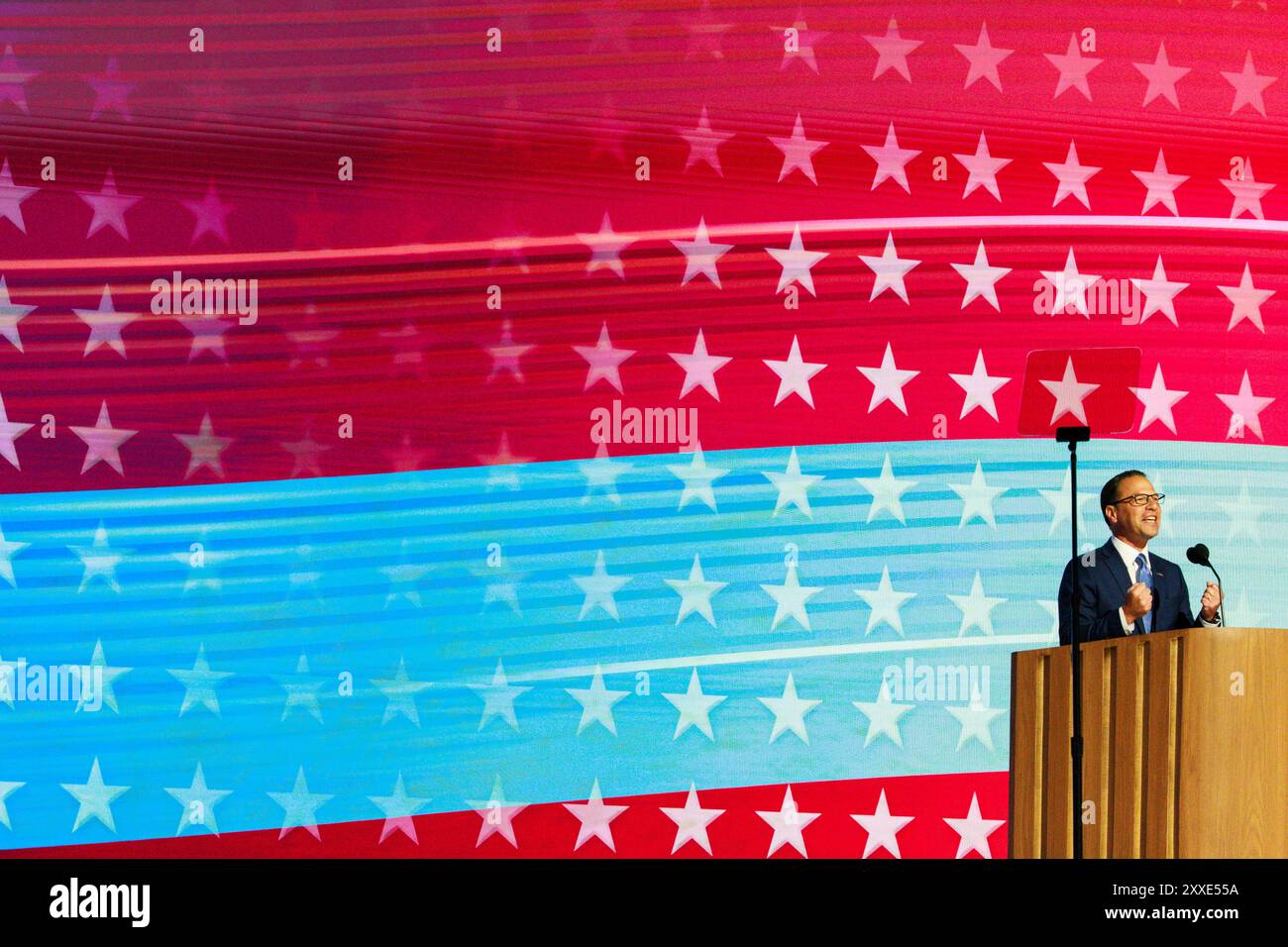 Chicago, États-Unis. 21 août 2024. Josh Shapiro, gouverneur de Pennsylvanie, prend la parole lors de la troisième journée de la Convention nationale démocrate (DNC) au United Center. Crédit : SOPA images Limited/Alamy Live News Banque D'Images