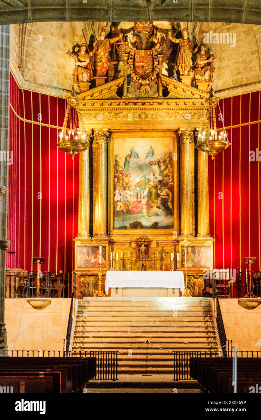 Retable principal et peinture de l'exaltation de la Trinité, une copie de la célèbre Gloria par Titien, monastère de San Jerónimo de Yuste, XVe siècle Banque D'Images