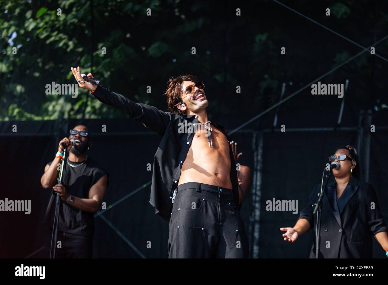 Paris, France. 22 août 2024. Luc Bruyère, artiste français dit Lucky Love, se produit en direct le deuxième jour du Festival Rock en Seine à Paris. L’artiste français Lucky Love s’est produit lors de la deuxième journée du Festival Rock en Seine, au domaine National Saint-Cloud, à Paris. Crédit : SOPA images Limited/Alamy Live News Banque D'Images