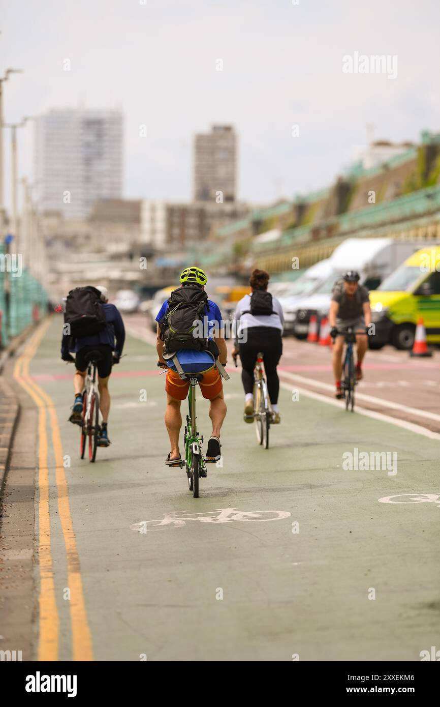 Madeira Drive Cycleway Network qui longe le front de mer de Brighton en Angleterre. Banque D'Images